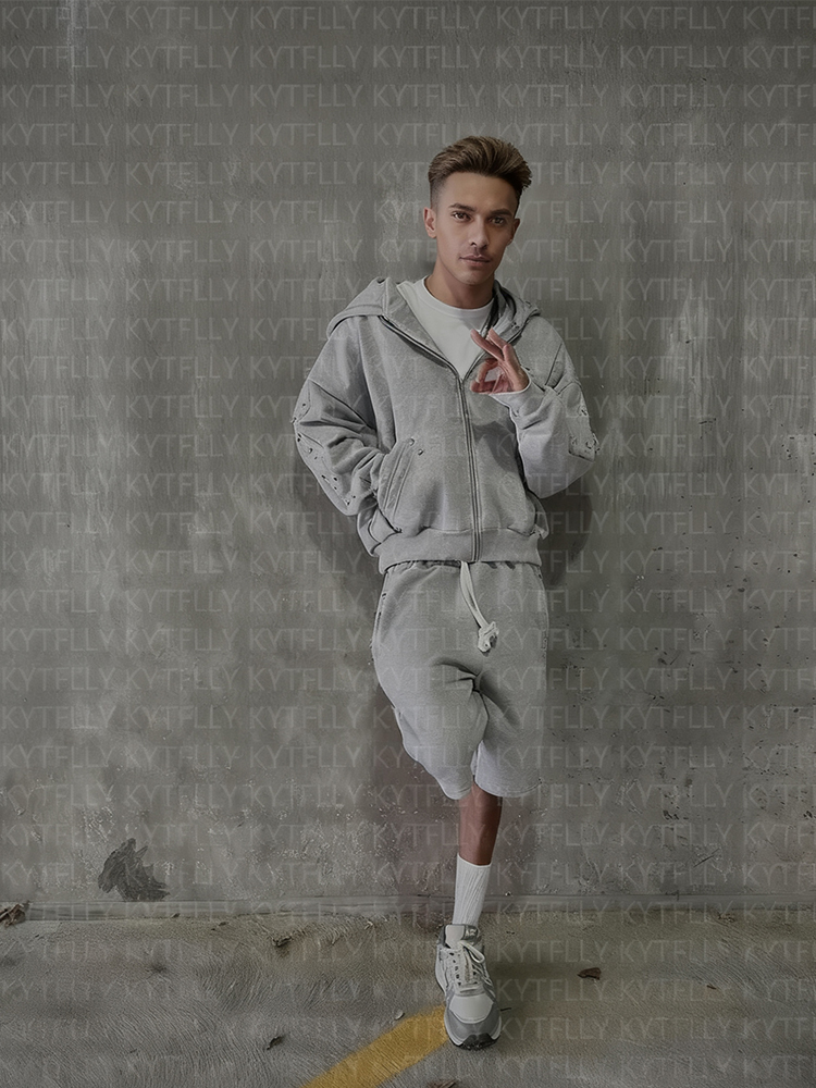 Street Fashion Fall 2025 - 2025 Fall/Winter Fashion Gray Hot Water